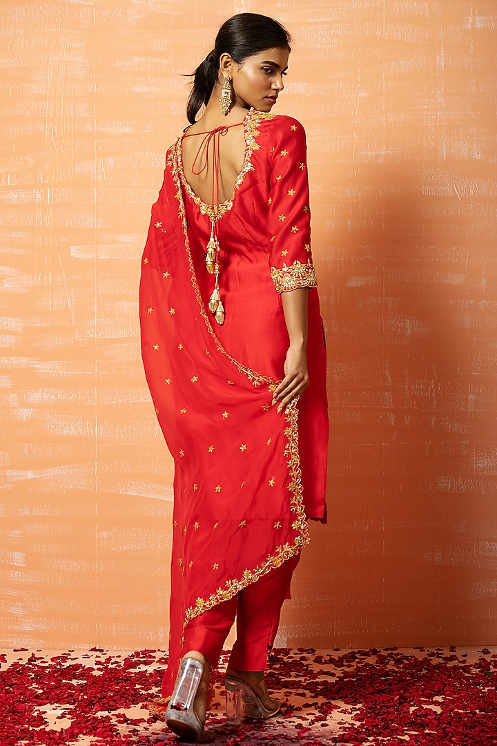 Red Embroidered Kurta Set by Quench A Thirst at Pernia's Pop Up Shop