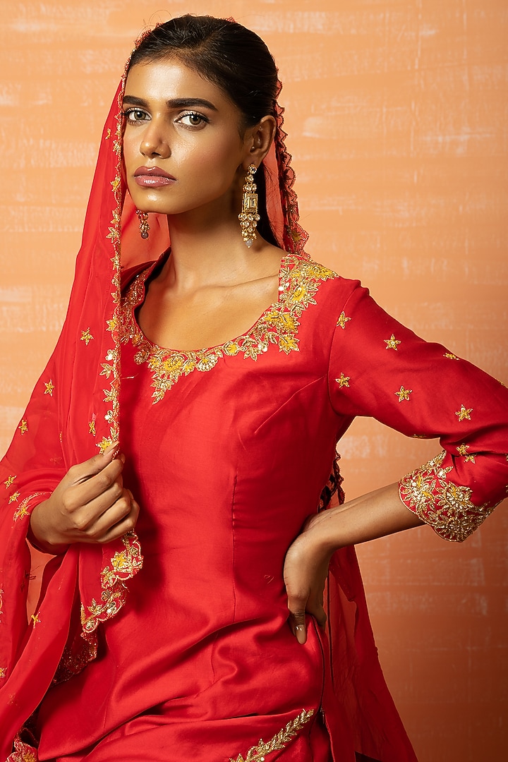 Red Embroidered Kurta Set by Quench A Thirst at Pernia's Pop Up Shop