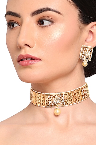 Gold Finish Choker Necklace Set by Queen Be