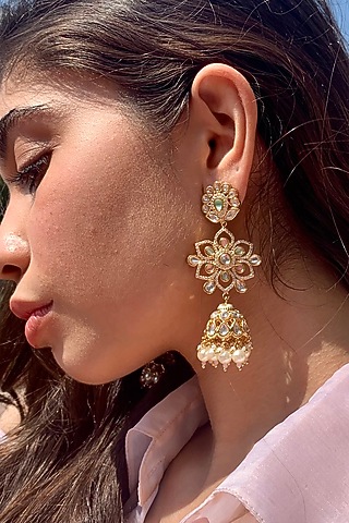 Gold Finish Kundan Polki Jhumka Earrings In 18 Kt Gold by Queen Be