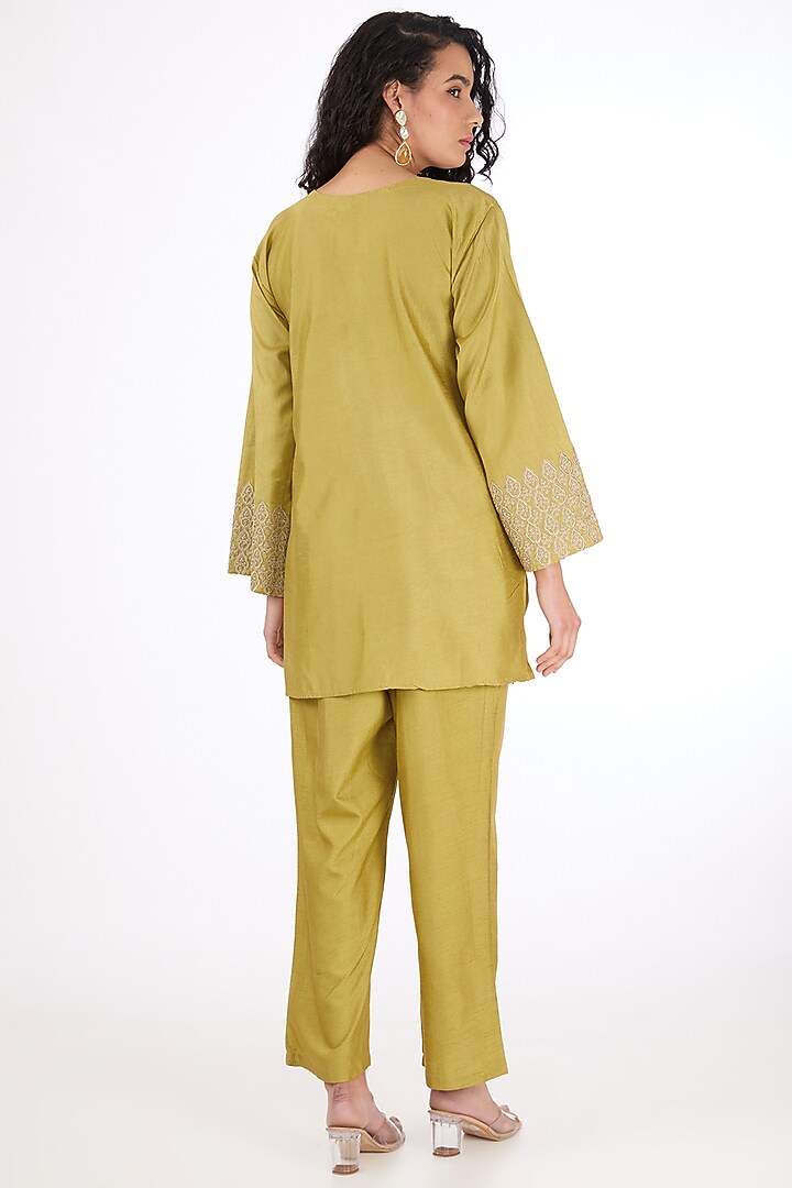 Glaze Mustard Dola Silk Applique Embroidered Kurta Set For Girls by Raas Couture at Pernia's Pop Up Shop