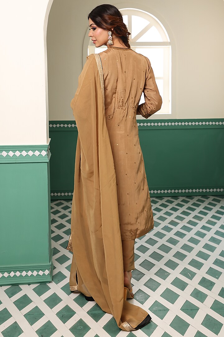 Golden Silk Embroidered Kurta Set by Raas Couture at Pernia's Pop Up Shop