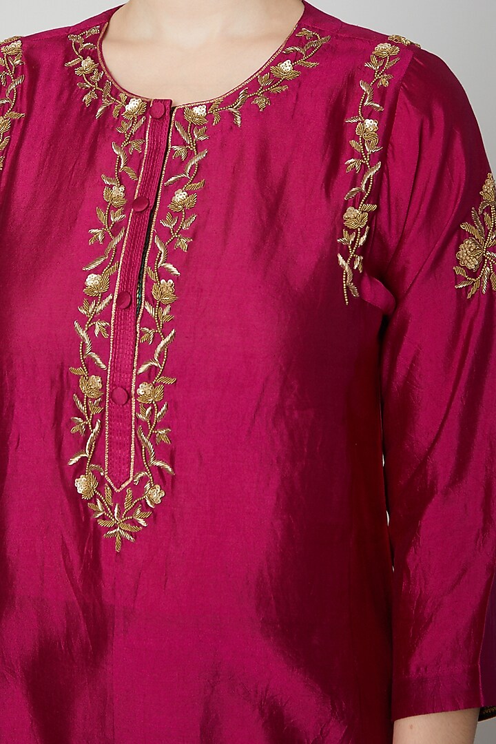 Magenta Embroidered Panel Kurta by Rachana Ved at Pernia's Pop Up Shop