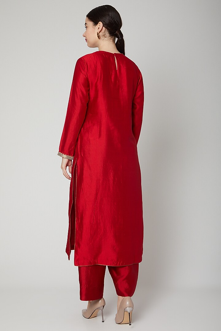 Red Embroidered Straight Kurta by Rachana Ved at Pernia's Pop Up Shop
