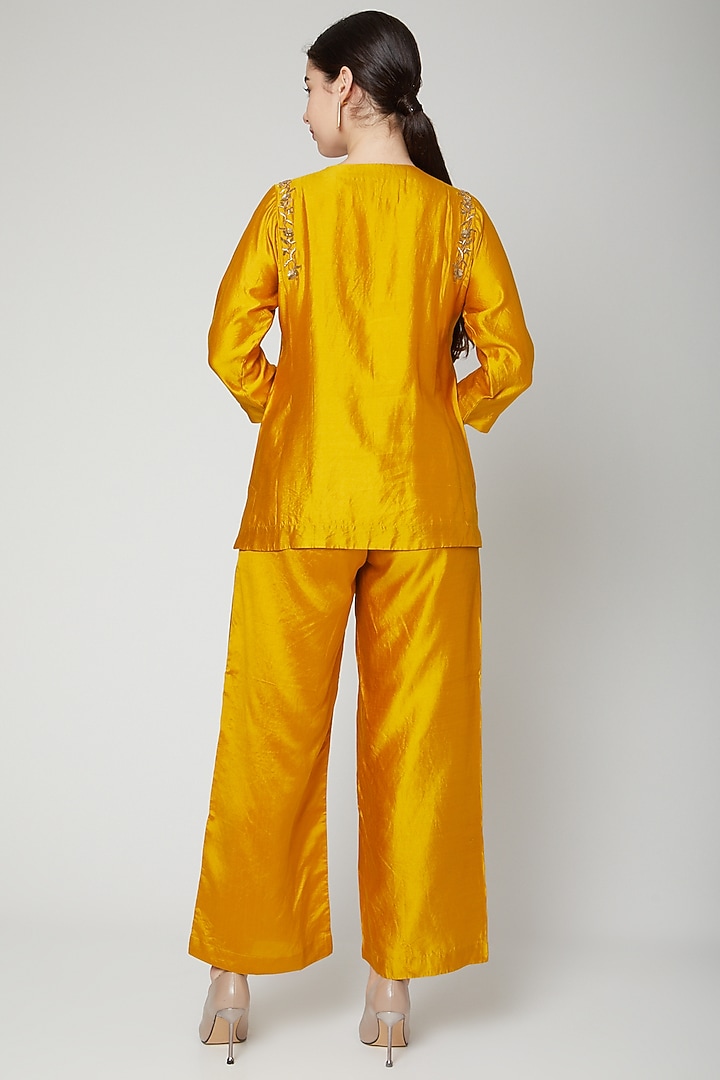 Yellow Embroidered Short Straight Kurta by Rachana Ved at Pernia's Pop Up Shop
