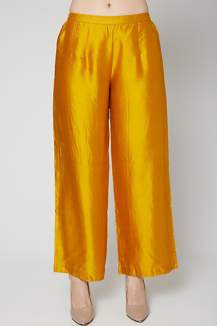 Yellow Embroidered Short Straight Kurta by Rachana Ved at Pernia's Pop Up Shop