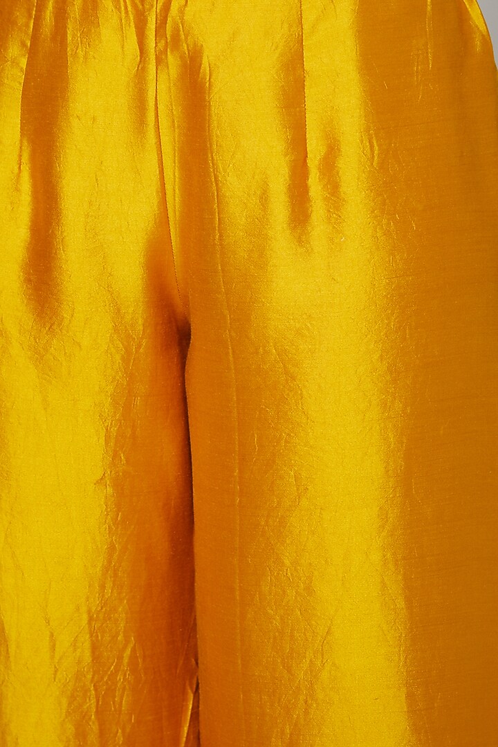 Yellow Embroidered Short Straight Kurta by Rachana Ved at Pernia's Pop Up Shop