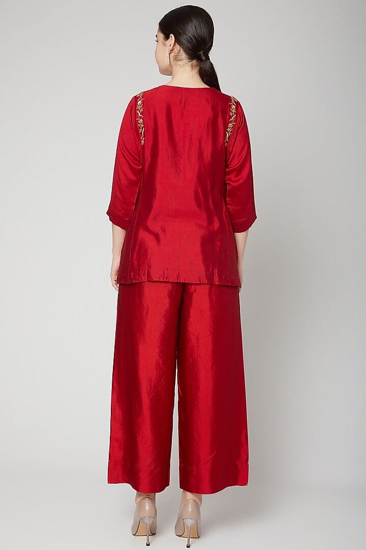 Red Embroidered Short Kurta by Rachana Ved at Pernia's Pop Up Shop
