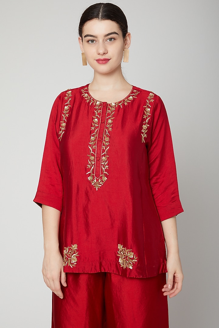 Red Embroidered Short Kurta by Rachana Ved at Pernia's Pop Up Shop