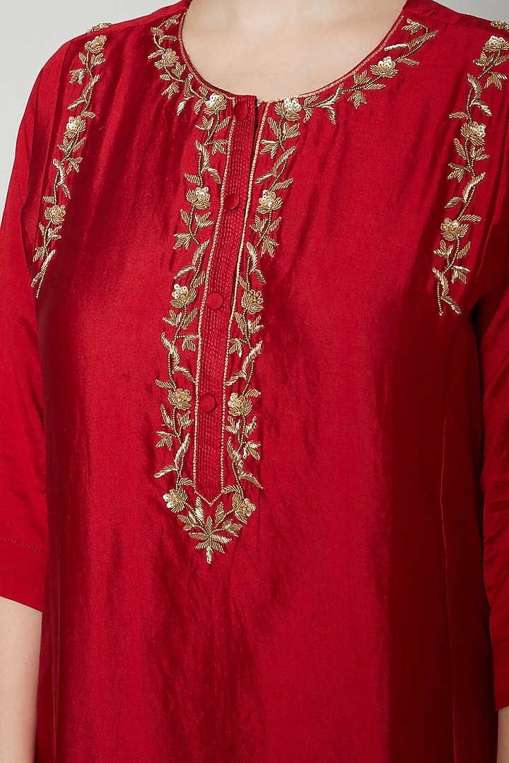 Red Embroidered Short Kurta by Rachana Ved at Pernia's Pop Up Shop