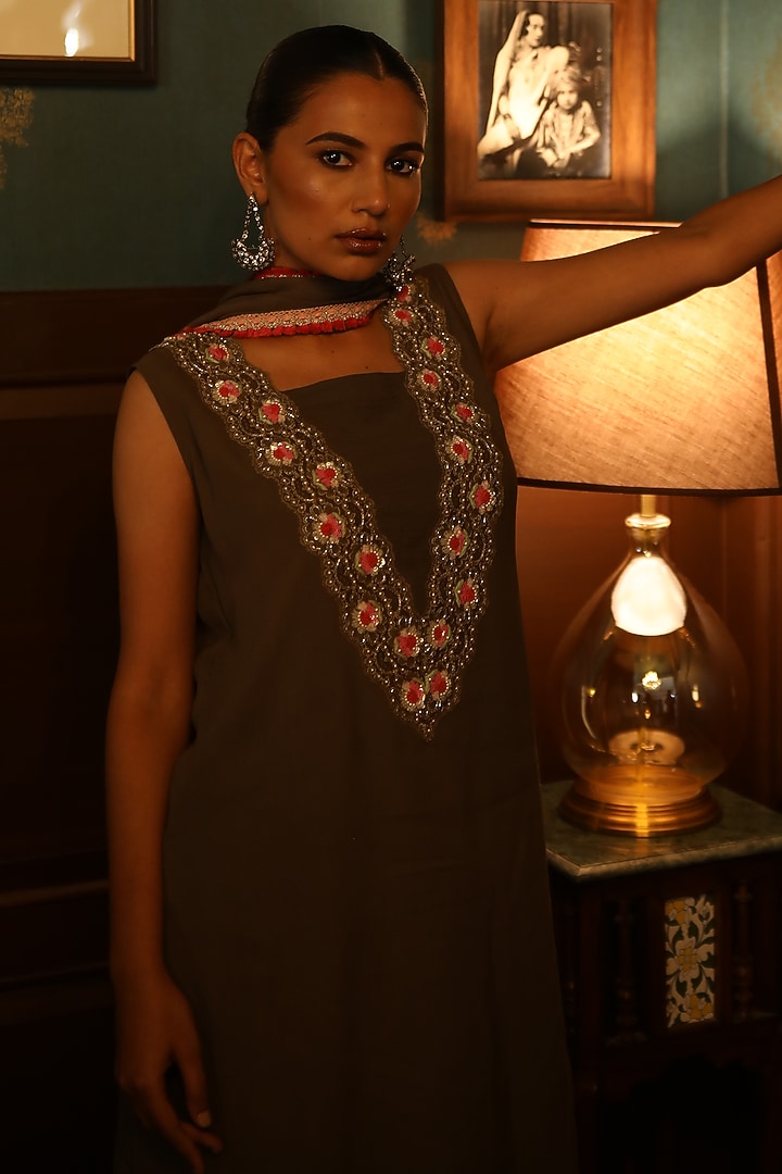 Ash Grey Georgette Hand Embroidered Straight Kurta Set by Radha Sharma at Pernia's Pop Up Shop