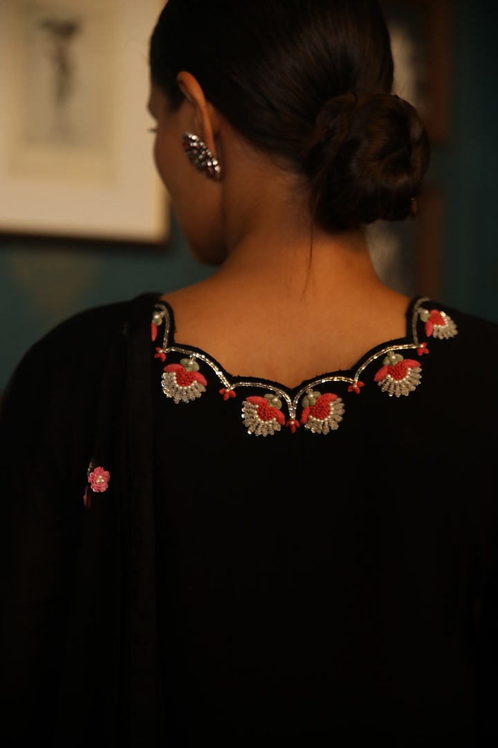 Black Georgette Hand Embroidered Straight Kurta Set by Radha Sharma at Pernia's Pop Up Shop