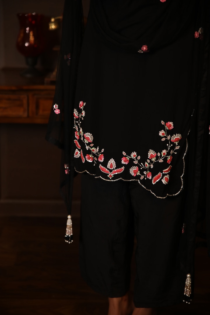 Black Georgette Hand Embroidered Straight Kurta Set by Radha Sharma at Pernia's Pop Up Shop