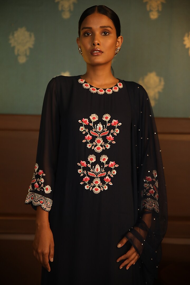 Midnight Blue Georgette Hand Embroidered Straight Kurta Set by Radha Sharma at Pernia's Pop Up Shop