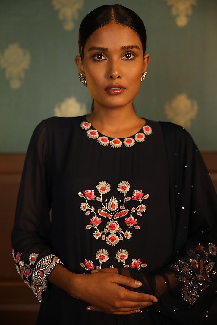 Midnight Blue Georgette Hand Embroidered Straight Kurta Set by Radha Sharma at Pernia's Pop Up Shop