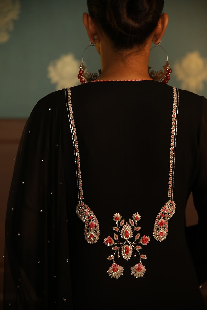 Black Georgette Hand Embroidered Straight Kurta Set by Radha Sharma at Pernia's Pop Up Shop