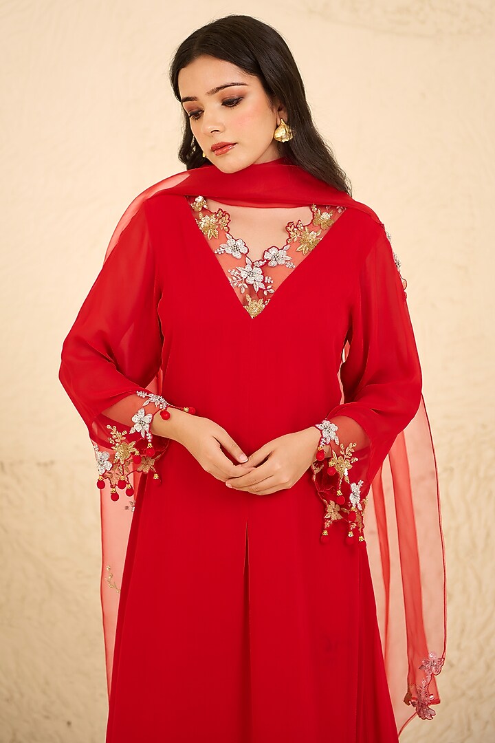 Red Georgette Hand Embroidered Straight Kurta Set by Radha Sharma at Pernia's Pop Up Shop