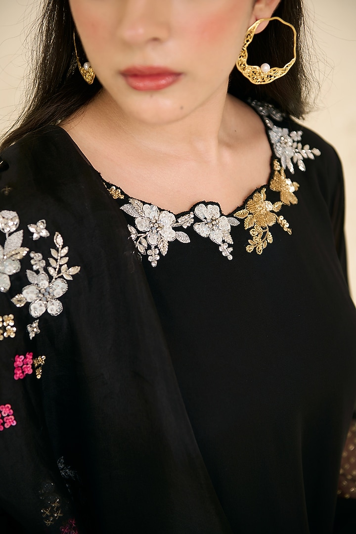 Black Georgette Hand Embroidered Straight Kurta Set by Radha Sharma at Pernia's Pop Up Shop