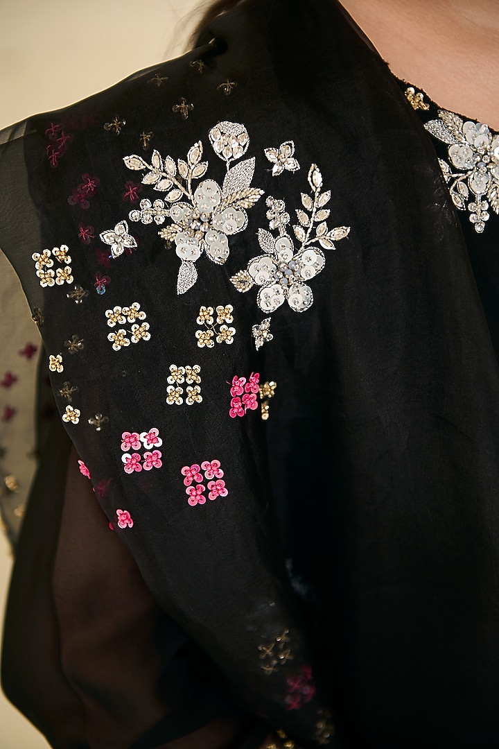 Black Georgette Hand Embroidered Straight Kurta Set by Radha Sharma at Pernia's Pop Up Shop