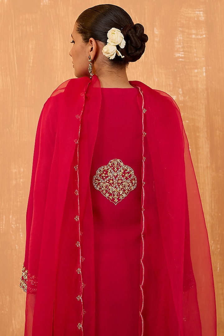 Fuchsia Pink Georgette Pearl Handwork Kurta Set by Radha Sharma at Pernia's Pop Up Shop