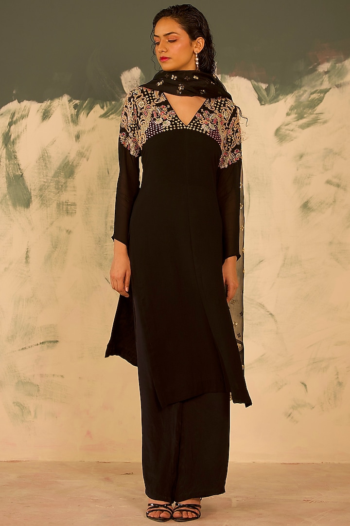 Black Georgette Hand Embroidered Kurta Set by Radha Sharma at Pernia's Pop Up Shop