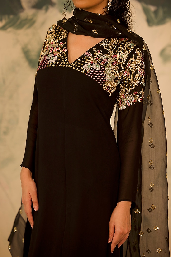 Black Georgette Hand Embroidered Kurta Set by Radha Sharma at Pernia's Pop Up Shop
