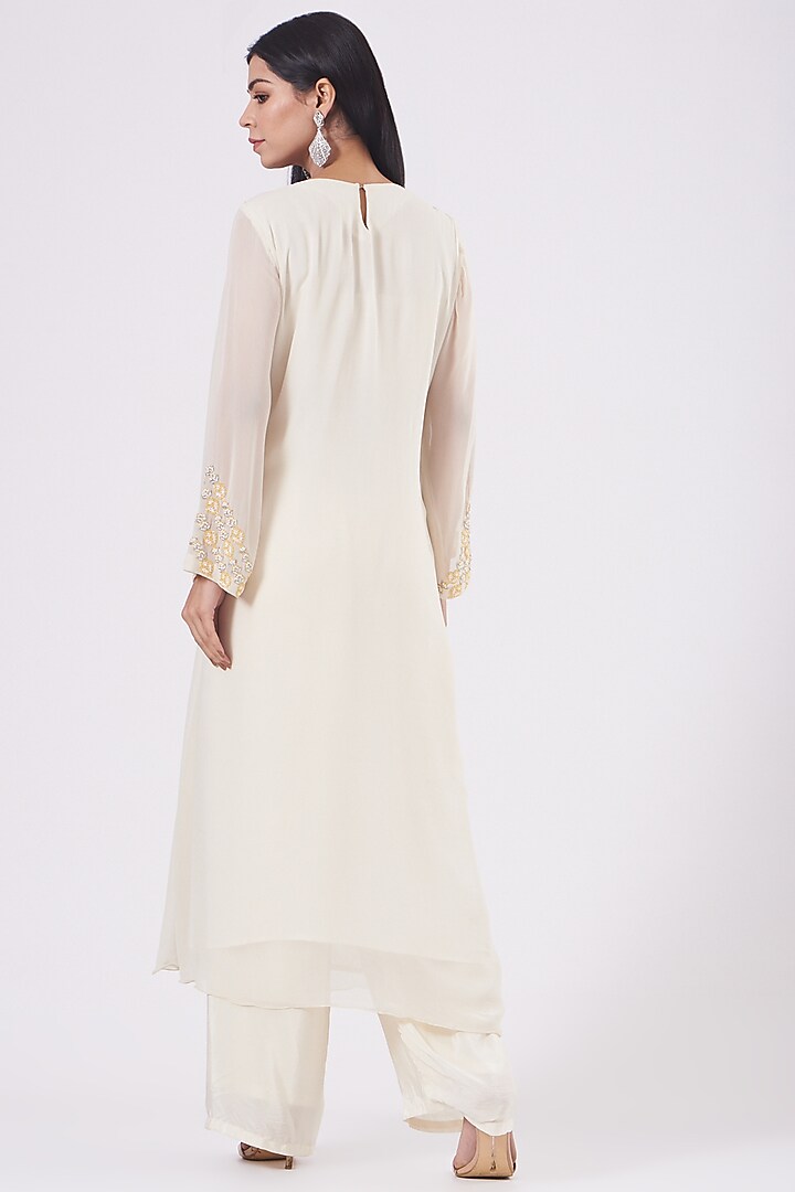 Off-White Embroidered Kurta Set by Radha Sharma at Pernia's Pop Up Shop