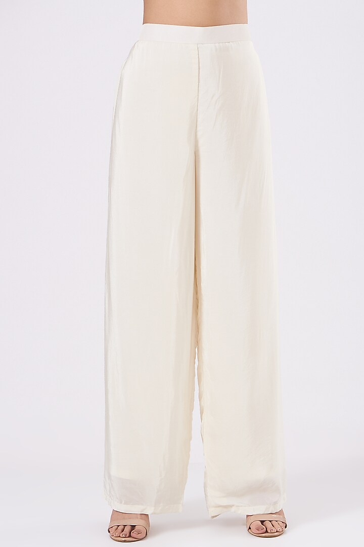 Off-White Embroidered Kurta Set by Radha Sharma at Pernia's Pop Up Shop