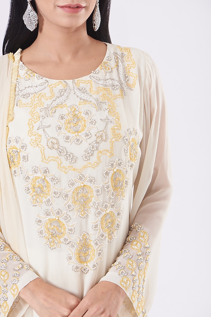 Off-White Embroidered Kurta Set by Radha Sharma at Pernia's Pop Up Shop