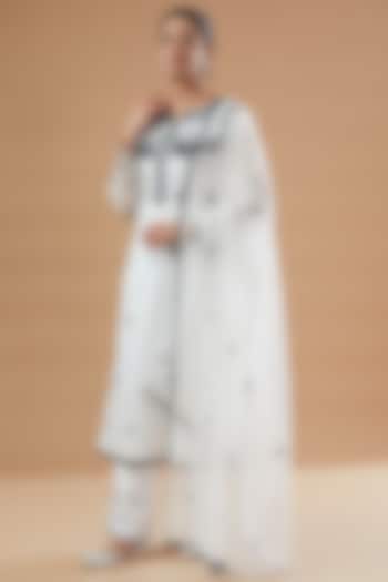 White Silk Organza Embroidered Kurta Set by Rahul Singh at Pernia's Pop Up Shop