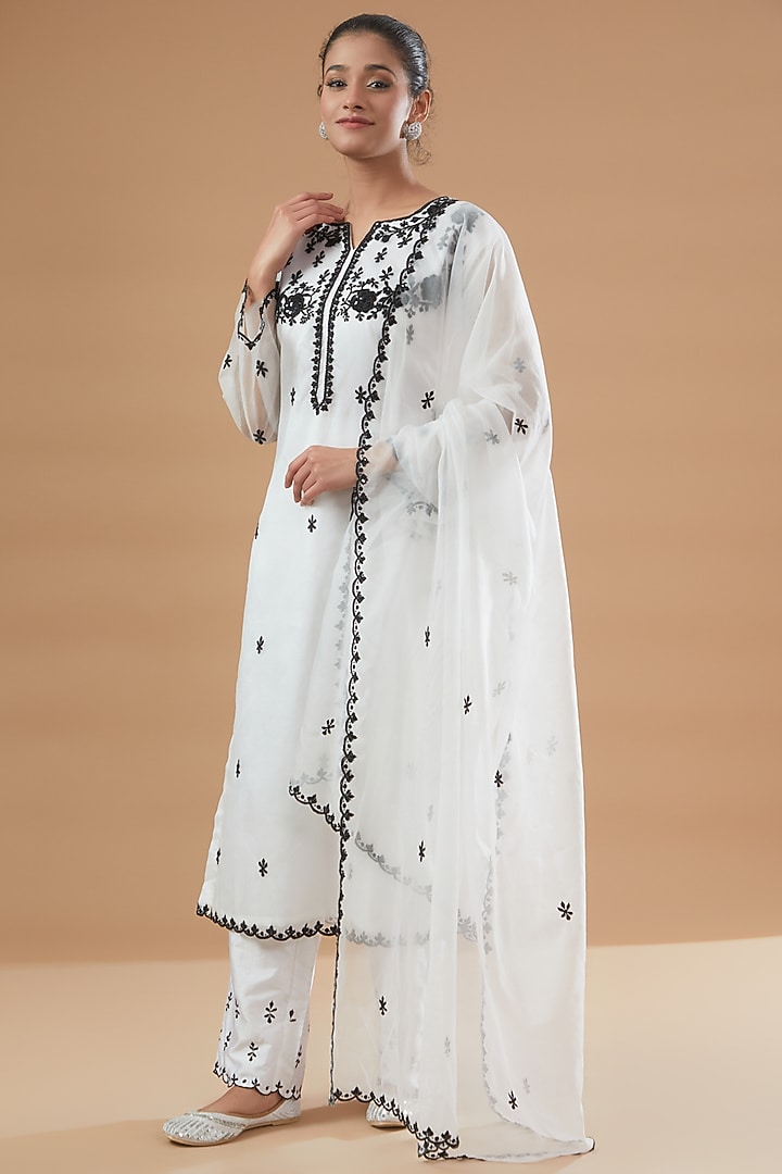 White Silk Organza Embroidered Kurta Set by Rahul Singh at Pernia's Pop Up Shop