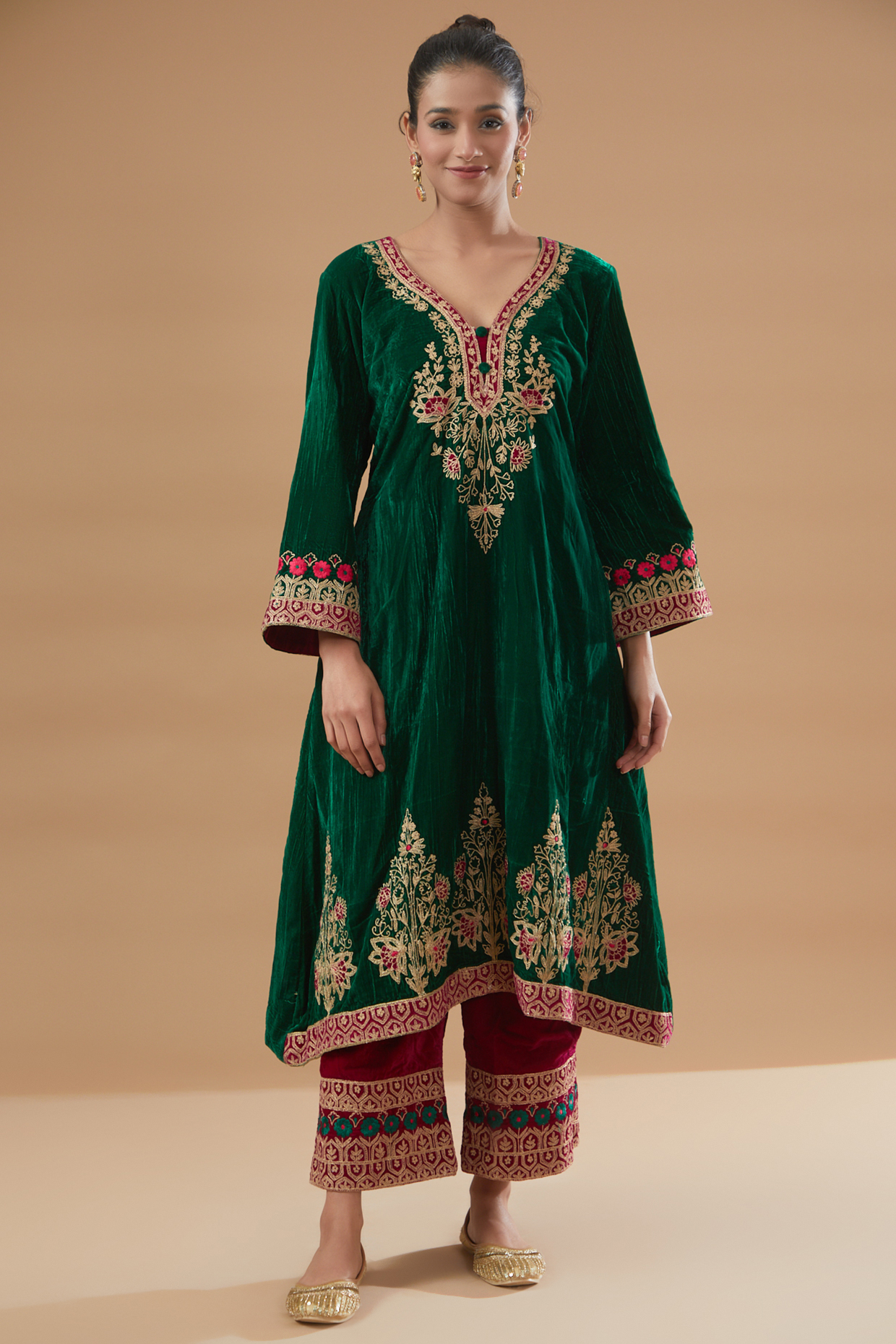 Green Velvet Embroidered Kurta Set by Rahul Singh at Pernia's Pop Up Shop