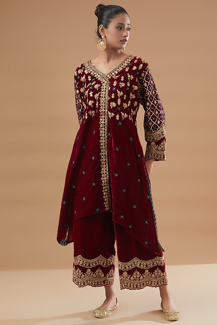 Wine Velvet Embroidered Kurta Set by Rahul Singh at Pernia's Pop Up Shop