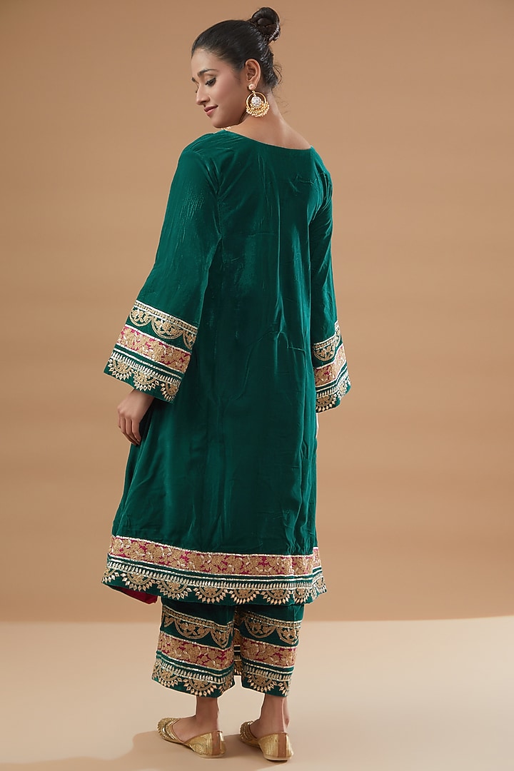 Green Velvet Embroidered Kurta Set by Rahul Singh at Pernia's Pop Up Shop