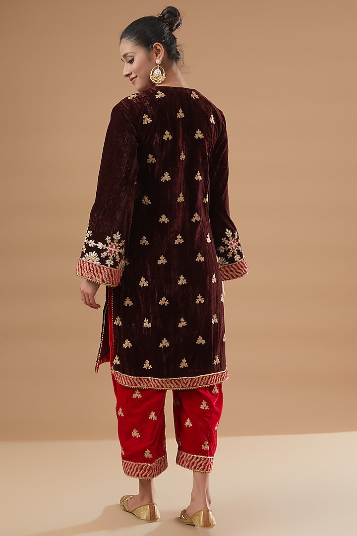 Brown Velvet Embroidered Kurta Set by Rahul Singh at Pernia's Pop Up Shop