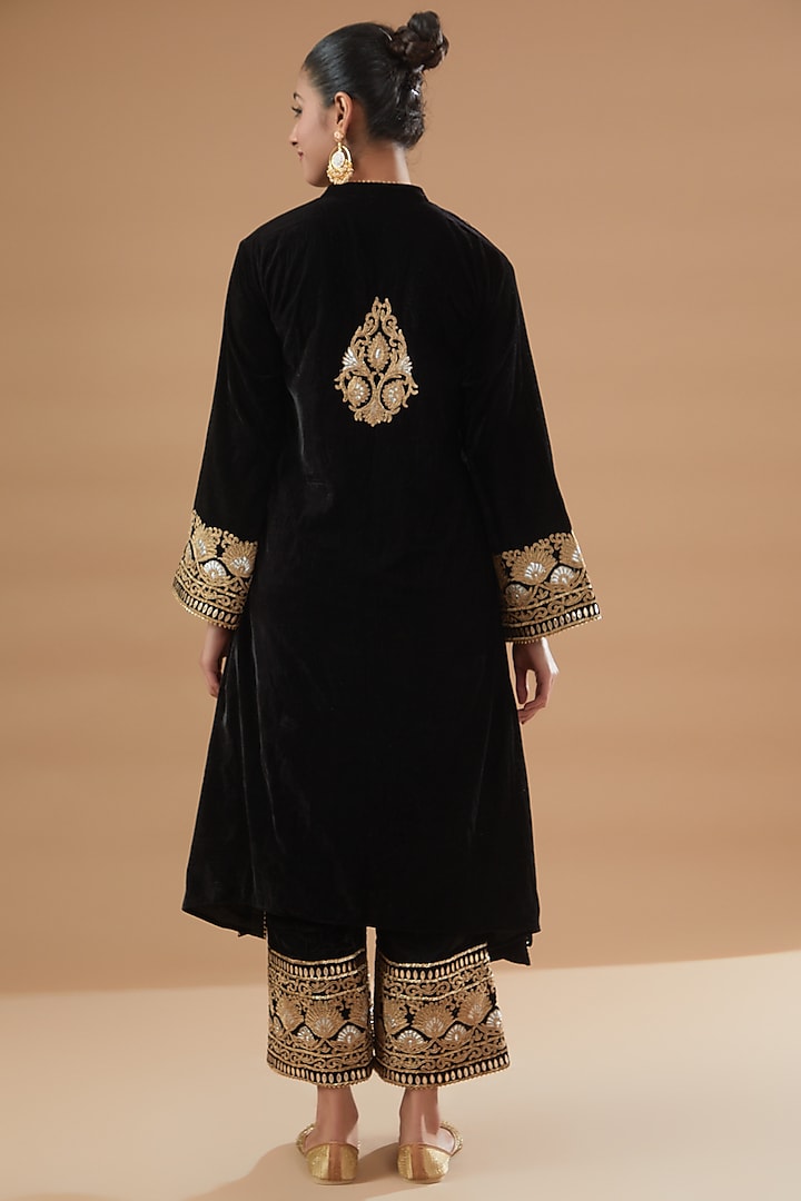 Black Velvet Embroidered Kurta Set by Rahul Singh at Pernia's Pop Up Shop