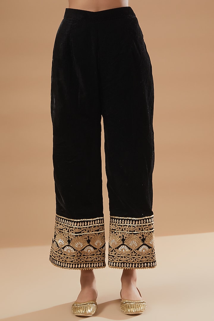 Black Velvet Embroidered Kurta Set by Rahul Singh at Pernia's Pop Up Shop