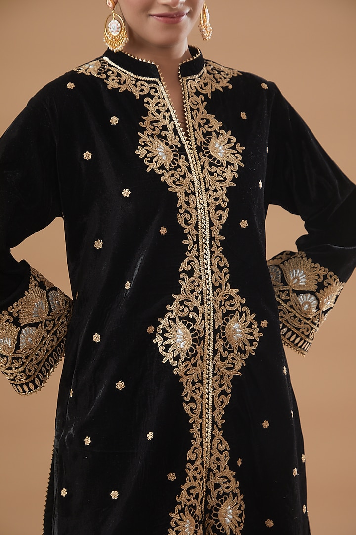 Black Velvet Embroidered Kurta Set by Rahul Singh at Pernia's Pop Up Shop
