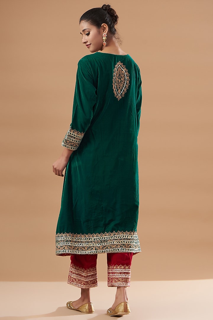 Green Velvet Embroidered Kurta Set by Rahul Singh at Pernia's Pop Up Shop