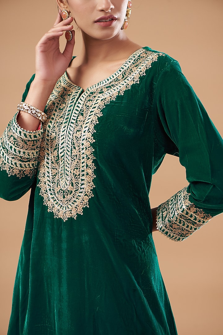 Green Velvet Embroidered Kurta Set by Rahul Singh at Pernia's Pop Up Shop