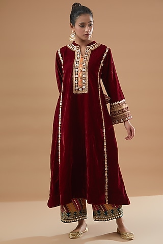 Maroon Velvet Embroidered Kurta Set by Rahul Singh