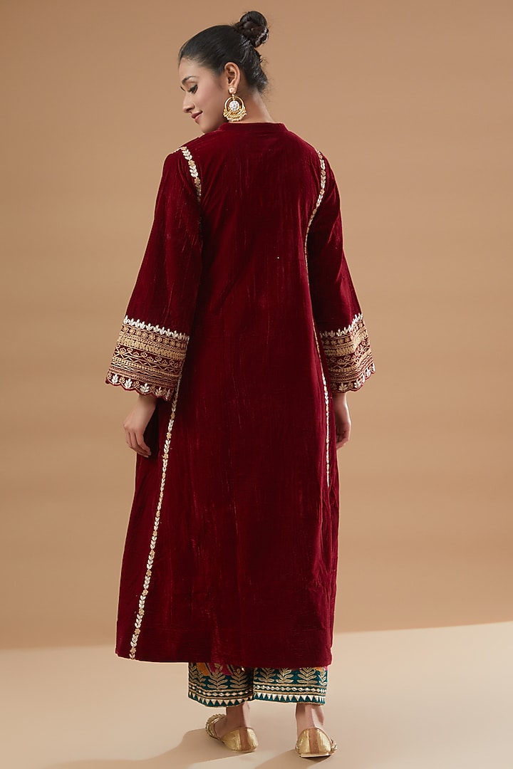 Maroon Velvet Embroidered Kurta Set by Rahul Singh at Pernia's Pop Up Shop