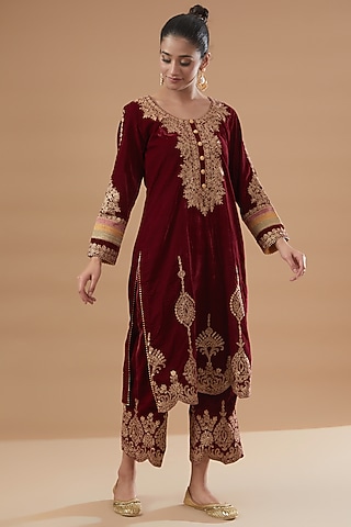 Maroon Velvet Embroidered Kurta Set by Rahul Singh