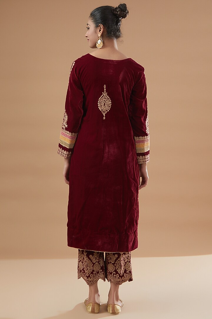 Maroon Velvet Embroidered Kurta Set by Rahul Singh at Pernia's Pop Up Shop