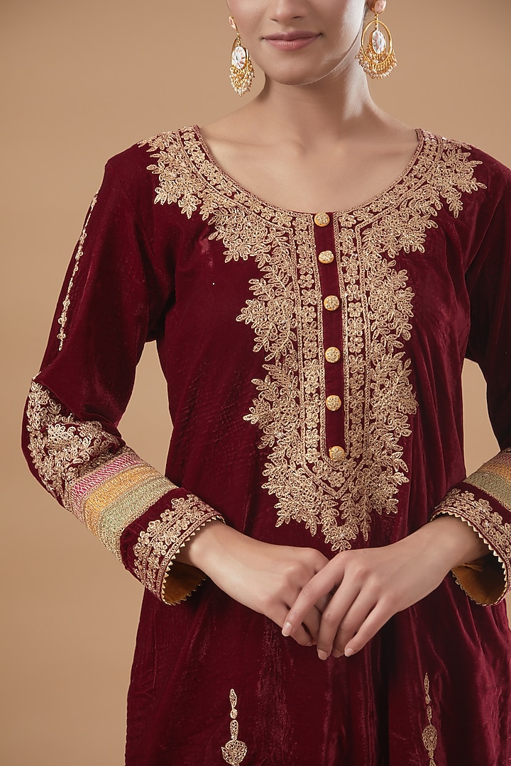 Maroon Velvet Embroidered Kurta Set by Rahul Singh at Pernia's Pop Up Shop