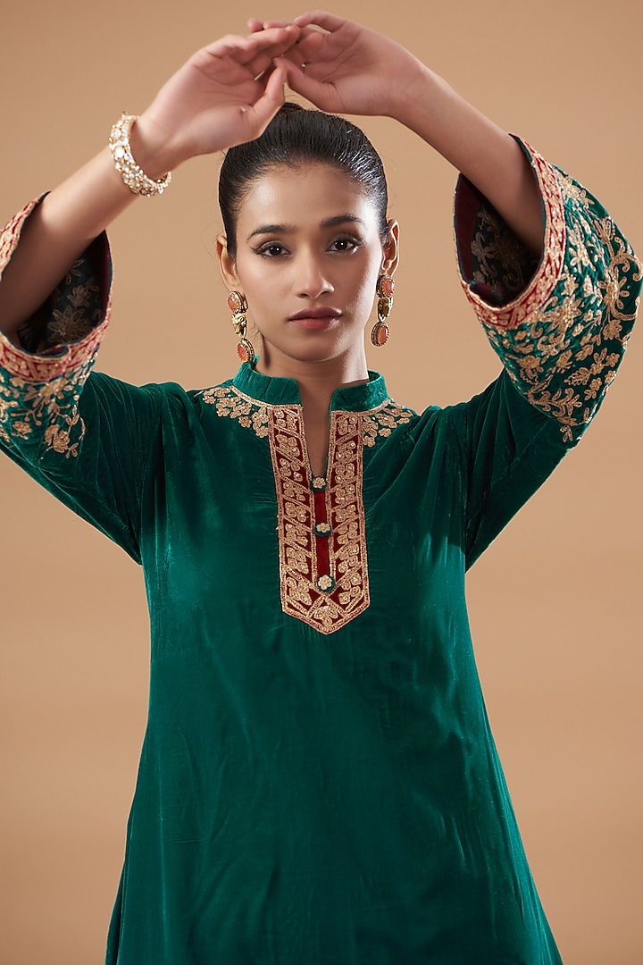 Green Velvet Embroidered Kurta Set by Rahul Singh at Pernia's Pop Up Shop