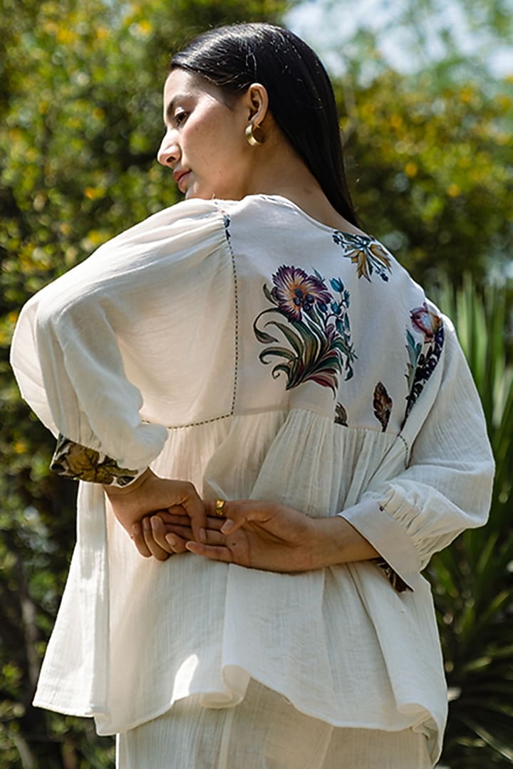 Off-White Crinkled Muslin Printed & Hand Embroidered Co-Ord Set by Raiman at Pernia's Pop Up Shop