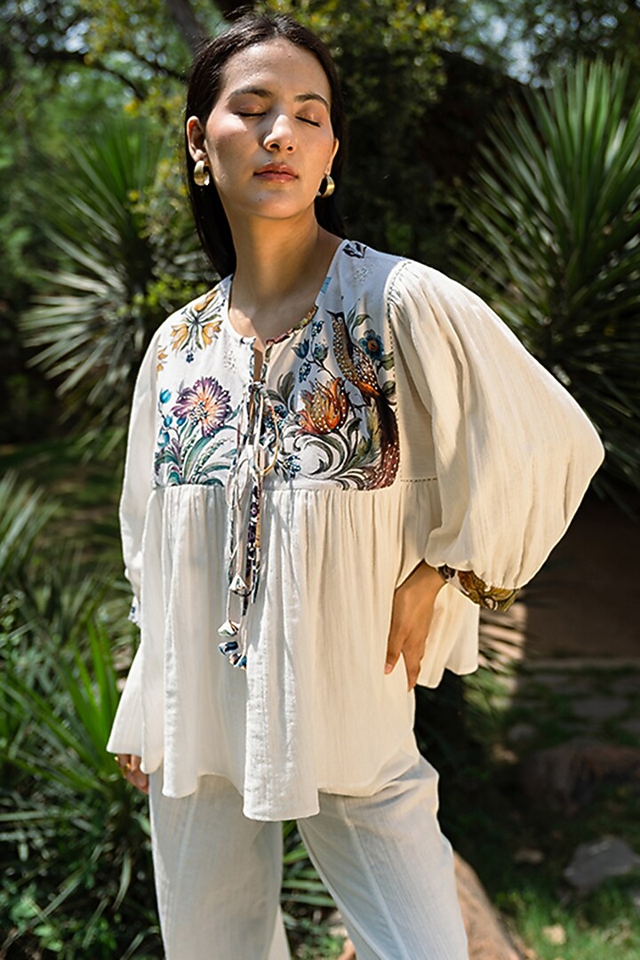 Off-White Crinkled Muslin Printed & Hand Embroidered Co-Ord Set by Raiman at Pernia's Pop Up Shop