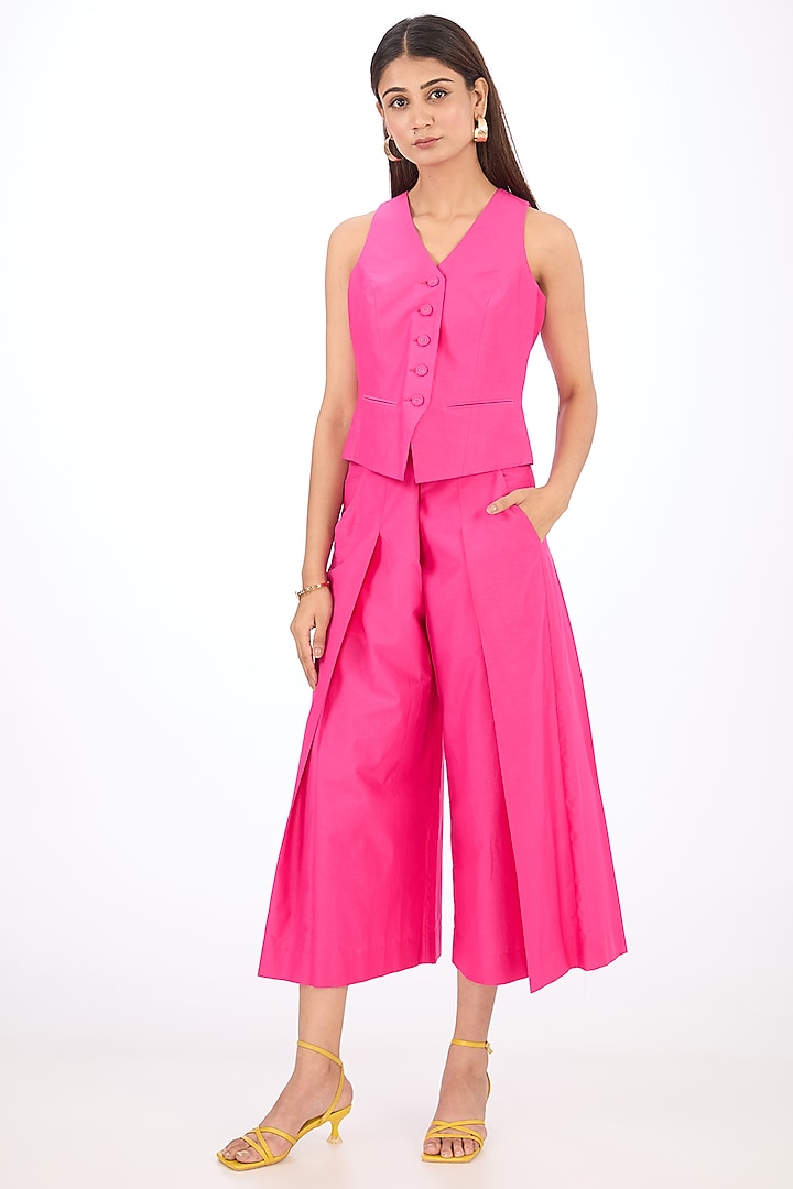 Pink Cotton Silk Short Short Trousers by Rishta By Arjun Saluja at Pernia's Pop Up Shop