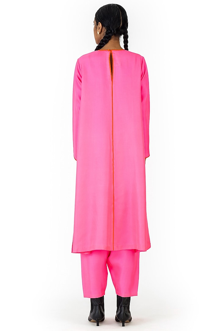 Pink Silk Twill Kurta Set by Raw Mango at Pernia's Pop Up Shop
